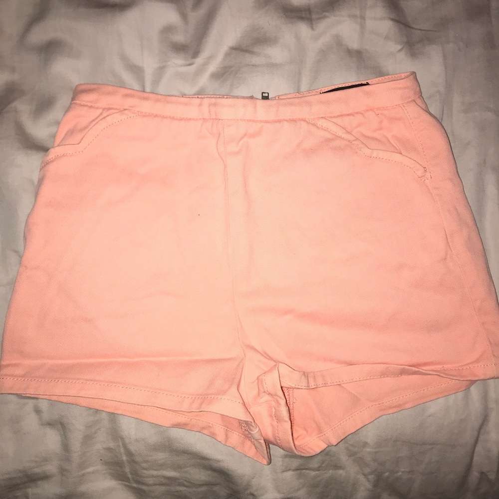 TOPSHOP PEACH HIGHWAISTED SHORTS